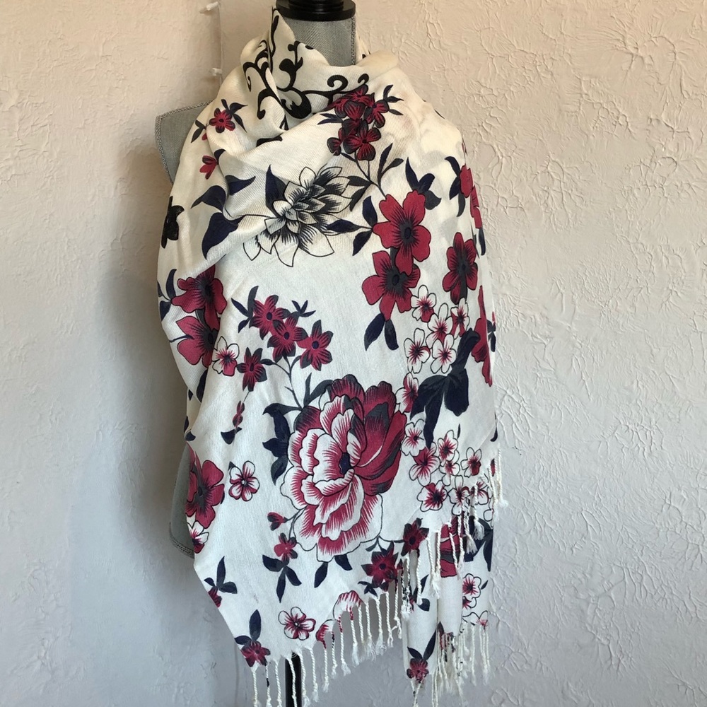Oversized scarf/ wrap - Picture 4 of 9